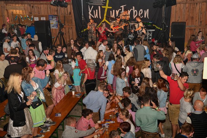 Rock in Tracht - Teil 2